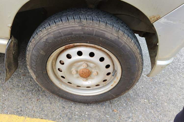 Used Wuling Zhiguang 2010 1.0L Liye Edition Right Front Wheel Hub