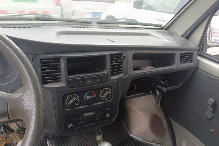 Used Wuling Zhiguang 2010 1.0L New Version Practical Edition with Short Body Audio And AC Panel