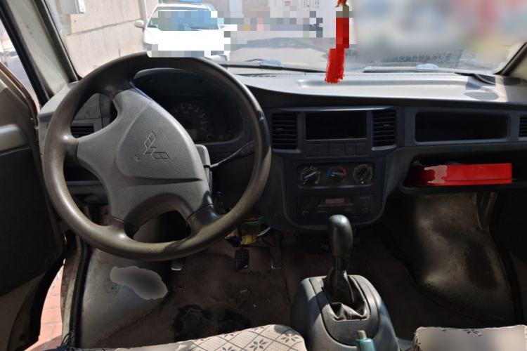 Used Wuling Zhiguang 2010 1.0L Liye Edition Center Console