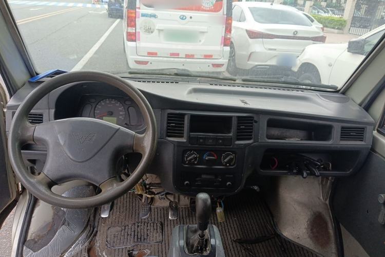 Used Wuling Zhiguang 2010 1.0L New Version Practical Edition with Short Body Center Console