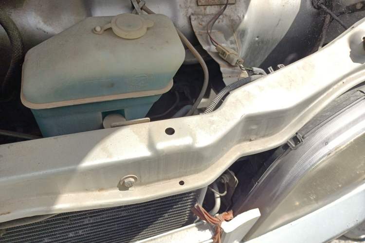 Used Wuling Zhiguang 2010 1.0L Liye Edition Engine Bay Left