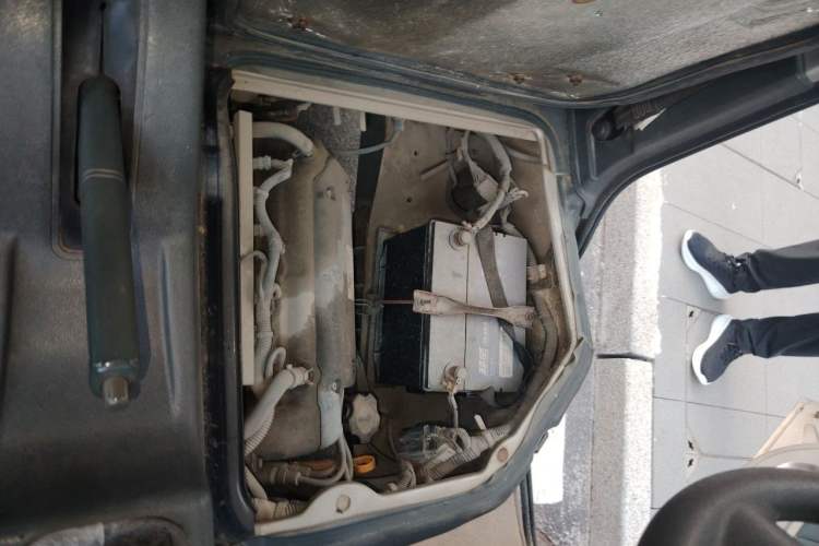 Used Wuling Zhiguang 2010 1.0L New Version Practical Short-Body L2Y Engine Bay Left