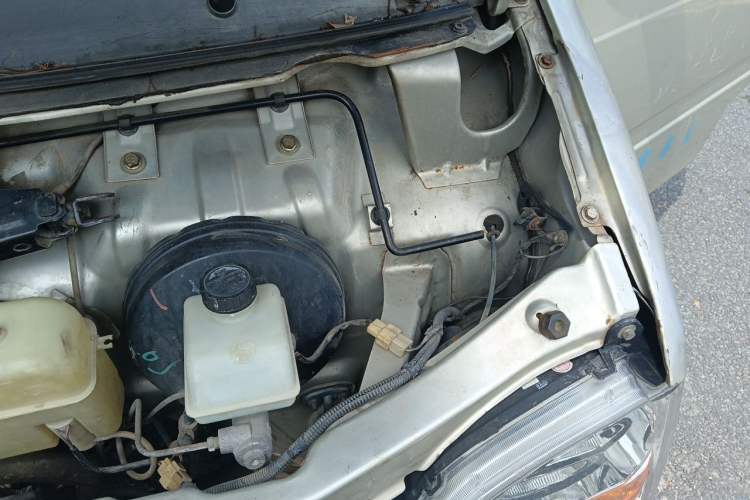 Used Wuling Zhiguang 2010 1.0L New Version Practical Edition with Short Body Engine Bay Left