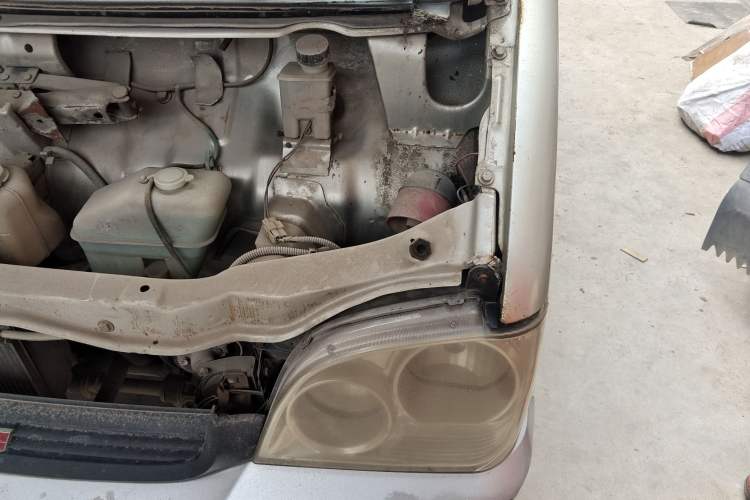 Used Wuling Zhiguang 2010 1.0L Liye Edition Engine Bay Left