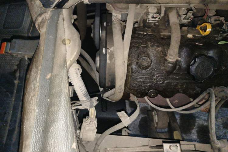 Used Wuling Zhiguang 2010 1.0L Liye Edition Engine Bay Right