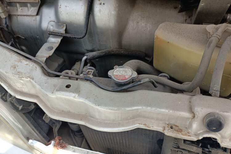 Used Wuling Zhiguang 2010 1.0L Liye Edition Engine Bay Right