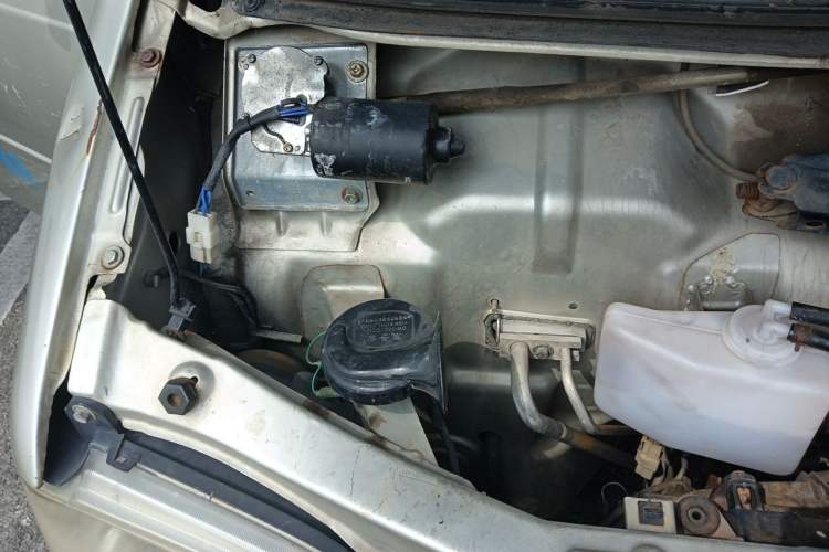 Used Wuling Zhiguang 2010 1.0L New Version Practical Edition with Short Body Engine Bay Right