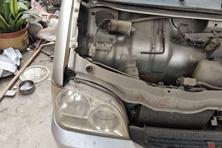 Used Wuling Zhiguang 2010 1.0L Liye Edition Engine Bay Right