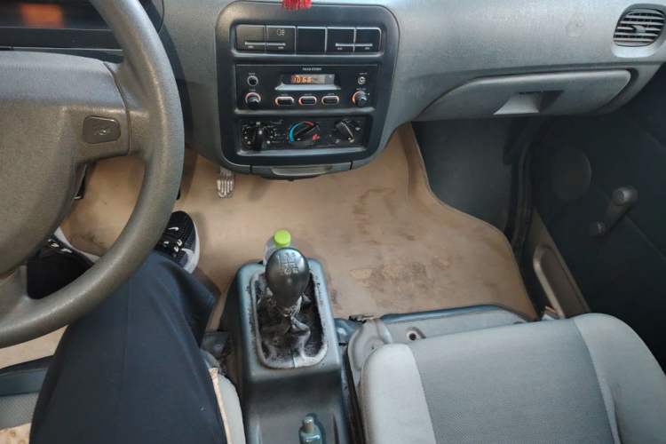 Used Wuling Zhiguang 2010 1.0L New Version Practical Short-Body L2Y Gear Lever