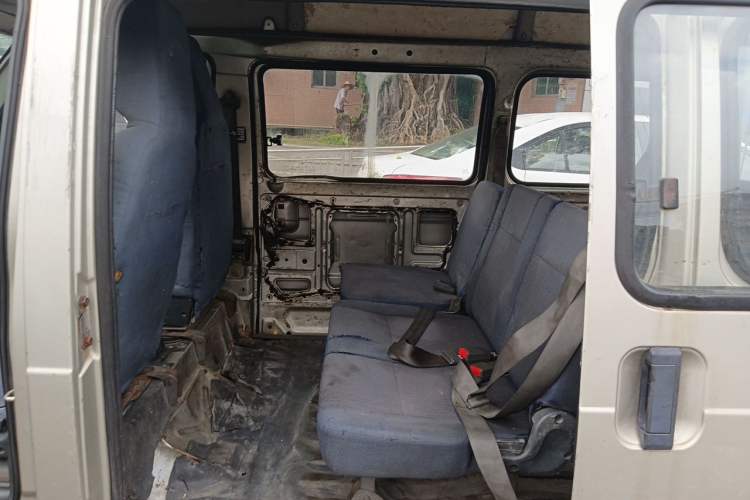 Used Wuling Zhiguang 2010 1.0L New Version Practical Edition with Short Body Left Rear Seat