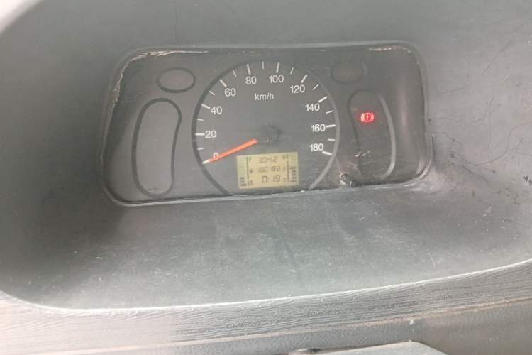 Used Wuling Zhiguang 2010 1.0L New Version Practical Edition with Short Body Odometer Close Up