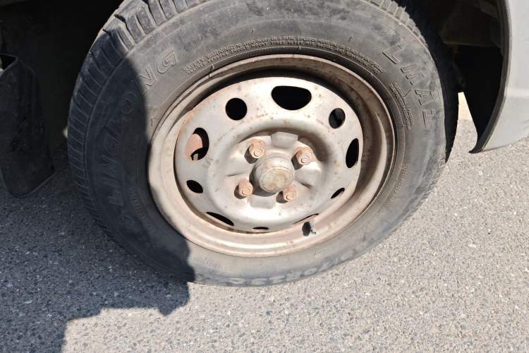 Used Wuling Zhiguang 2010 1.0L Liye Edition Right Front Wheel Hub