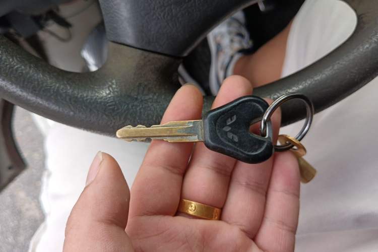 Used Wuling Zhiguang 2010 1.0L New Version Practical Edition with Short Body Vehicle Key