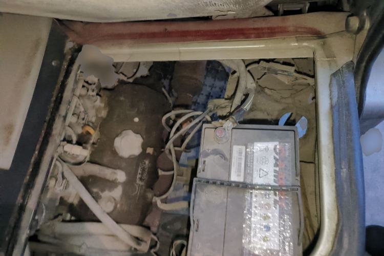 Used Wuling Zhiguang 2010 1.0L Liye Edition Engine Bay