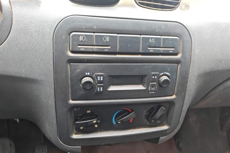 Used Wuling Zhiguang 2010 1.0L New Version Liye Style with Shorter Body Audio And AC Panel