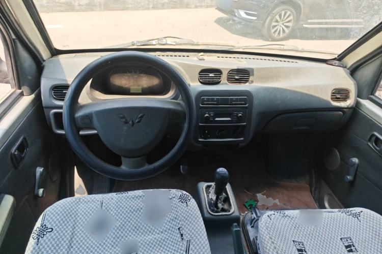 Used Wuling Zhiguang 2010 1.0L New Version Liye Style with Shorter Body Center Console