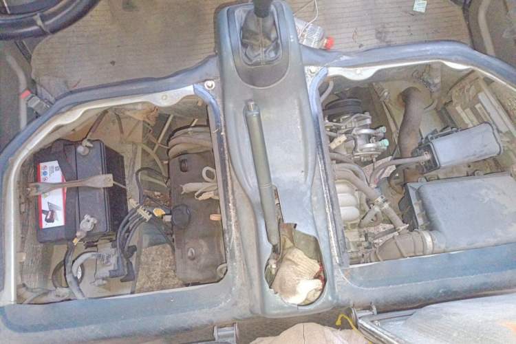 Used Wuling Zhiguang 2010 1.0L Liye Edition Engine Bay