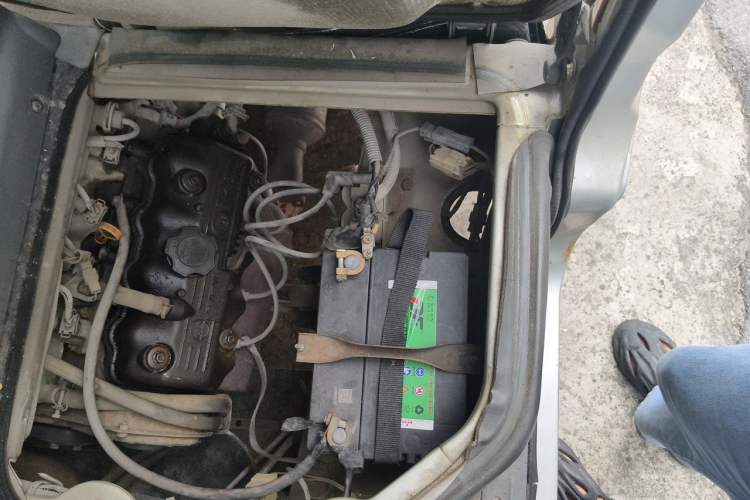 Used Wuling Zhiguang 2010 1.0L Base Version Engine Bay Left