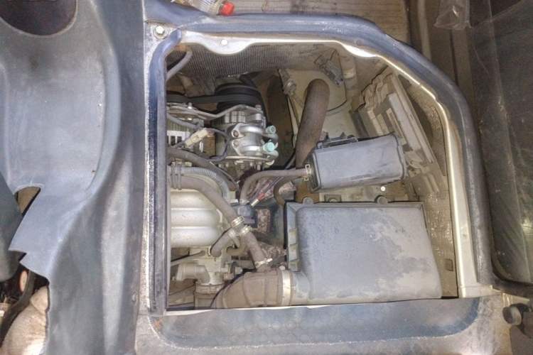 Used Wuling Zhiguang 2010 1.0L Liye Edition Engine Bay Left