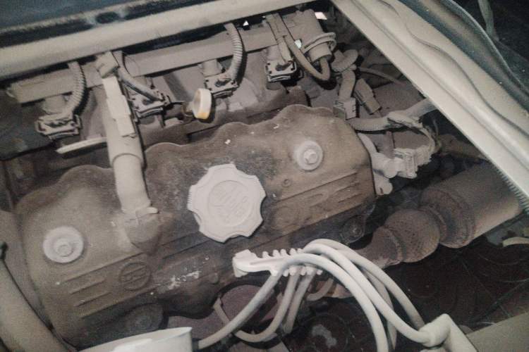 Used Wuling Zhiguang 2010 1.0L Liye Edition Engine Bay Left
