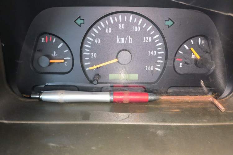 Used Wuling Zhiguang 2010 1.0L Base Version Odometer Close Up