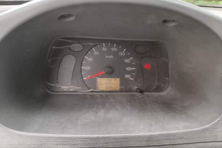 Used Wuling Zhiguang 2010 1.0L Base Version Odometer Close Up