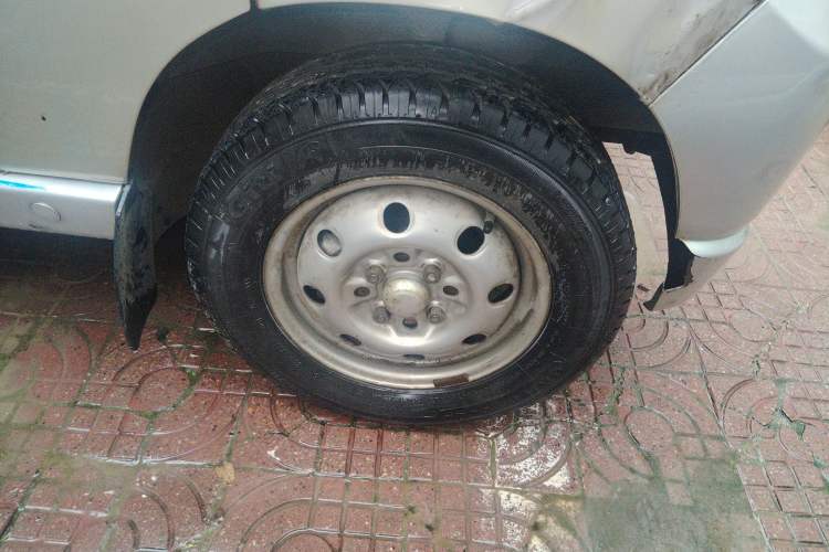 Used Wuling Zhiguang 2010 1.0L Liye Edition Right Front Wheel Hub