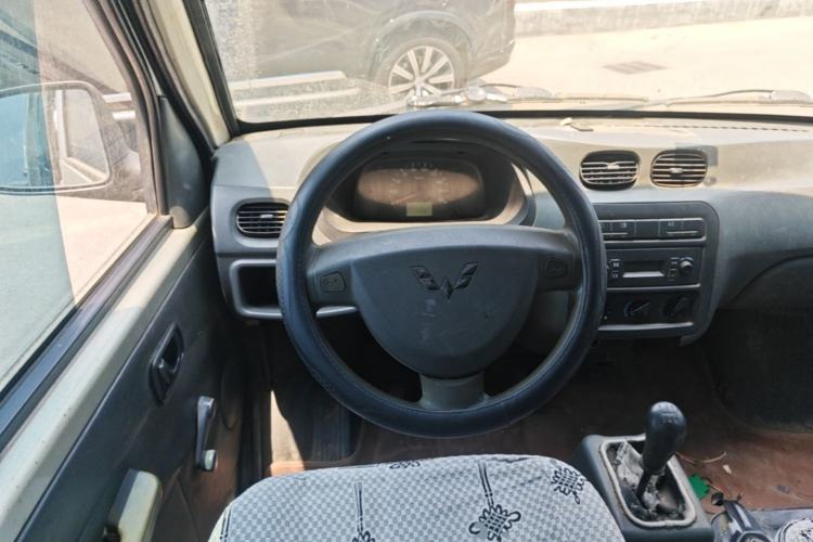 Used Wuling Zhiguang 2010 1.0L New Version Liye Style with Shorter Body Steering Wheel