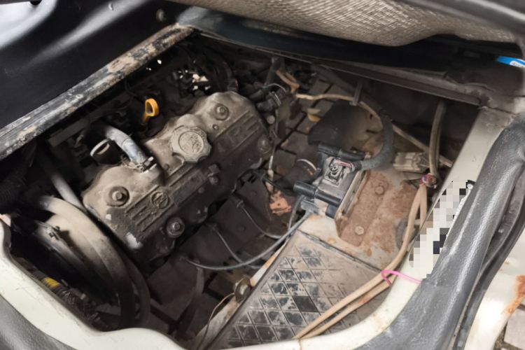 Used Wuling Zhiguang 2010 1.0L Base Version Engine Bay Left