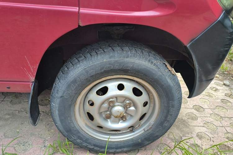 Used Wuling Zhiguang 2010 1.0L New Version Liye Style with Shorter Body Right Front Wheel Hub