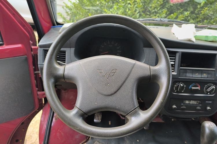 Used Wuling Zhiguang 2010 1.0L New Version Liye Style with Shorter Body Steering Wheel