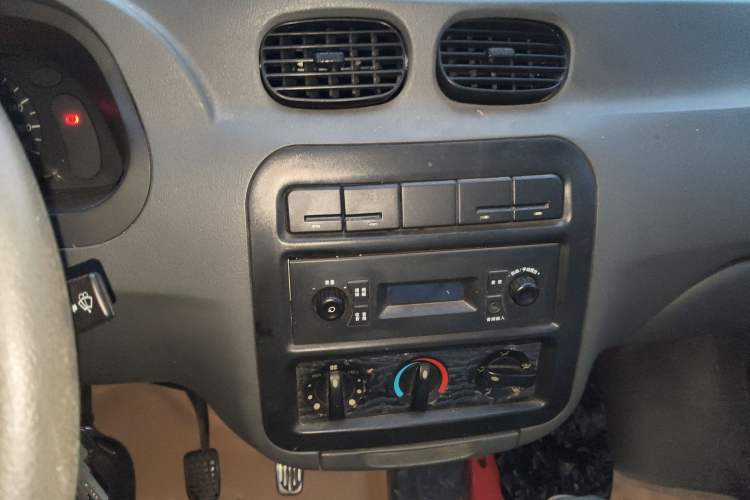 Used Wuling Zhiguang 2010 1.0L New Version Practical Short-Body L2Y Audio And AC Panel