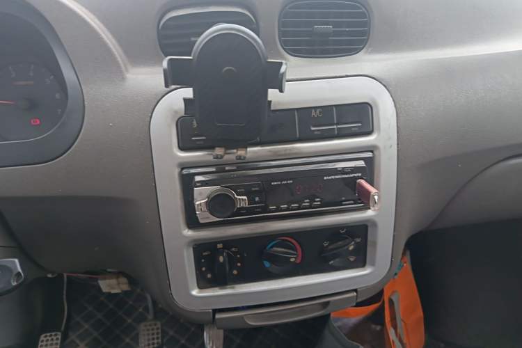 Used Wuling Zhiguang 2010 1.1L New Standard Version I Long Body LXA Audio And AC Panel