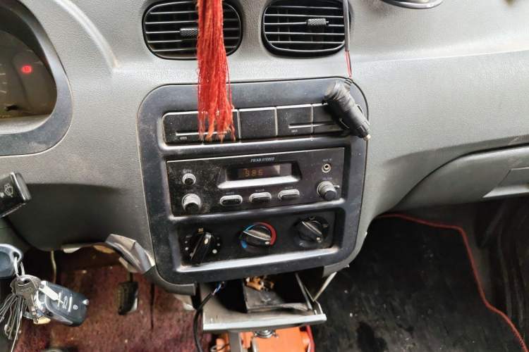 Used Wuling Zhiguang 2010 1.0L New Version Liye Style with Shorter Body Audio And AC Panel
