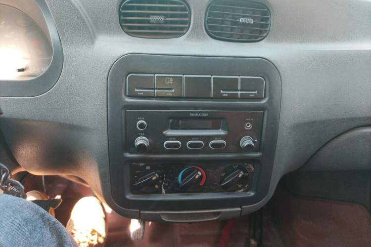 Used Wuling Zhiguang 2010 1.0L New Version Practical Edition with Short Body Audio And AC Panel