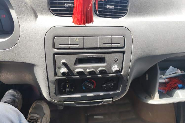 Used Wuling Zhiguang 2010 1.0L New Edition Practical Version with Extended Body L2Y Audio And AC Panel