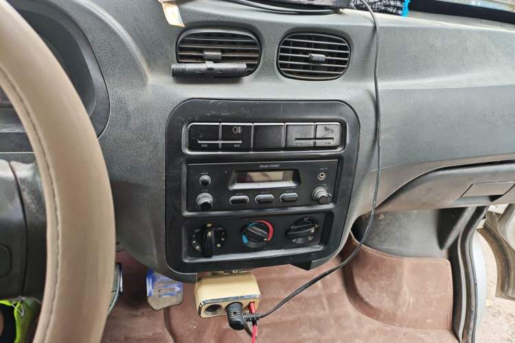 Used Wuling Zhiguang 2010 1.0L New Version Liye Style with Shorter Body Audio And AC Panel