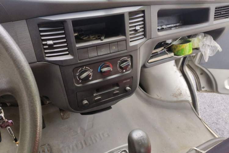 Used Wuling Zhiguang 2010 1.0L Liye Edition Audio And AC Panel