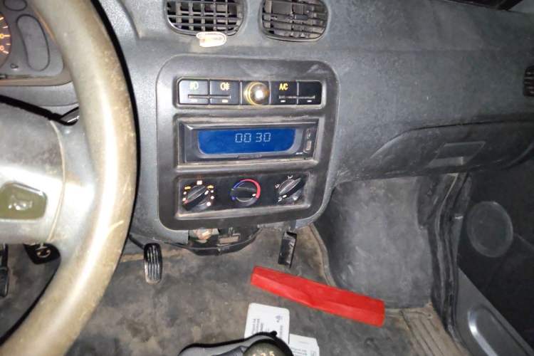 Used Wuling Zhiguang 2010 1.0L New Version Practical Edition with Short Body Audio And AC Panel