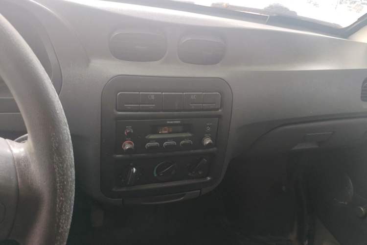 Used Wuling Zhiguang 2010 1.1L New Edition Practical Short-Body LXA Audio And AC Panel