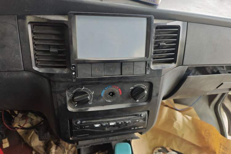 Used Wuling Zhiguang 2010 1.2L New Edition Practical Long-Body LAQ Audio And AC Panel