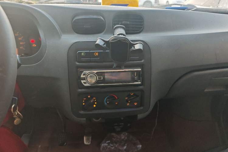 Used Wuling Zhiguang 2010 1.2L New Edition Practical Long-Body LAQ Audio And AC Panel
