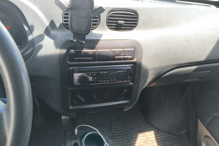 Used Wuling Zhiguang 2010 1.0L New Version Practical Short-Body L2Y Audio And AC Panel