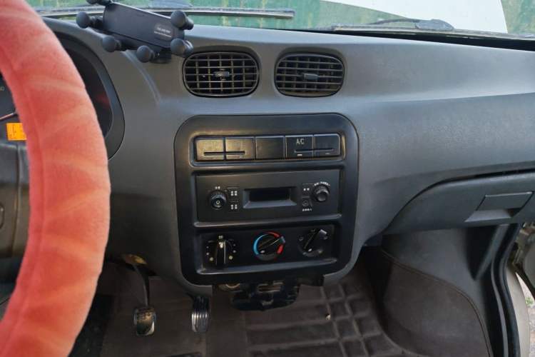Used Wuling Zhiguang 2010 1.0L New Version Practical Short-Body L2Y Audio And AC Panel