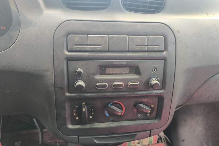 Used Wuling Zhiguang 2010 1.0L New Version Practical Short-Body L2Y Audio And AC Panel