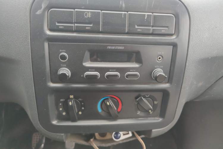 Used Wuling Zhiguang 2010 1.0L New Version Practical Short-Body L2Y Audio And AC Panel