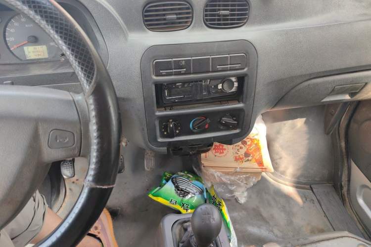 Used Wuling Zhiguang 2010 1.1L New Edition Practical Short-Body LXA Audio And AC Panel