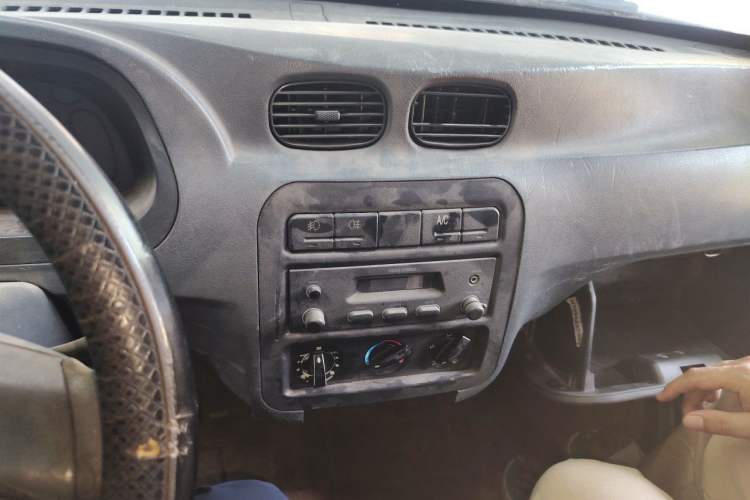 Used Wuling Zhiguang 2010 1.0L New Version Practical Edition with Short Body Audio And AC Panel