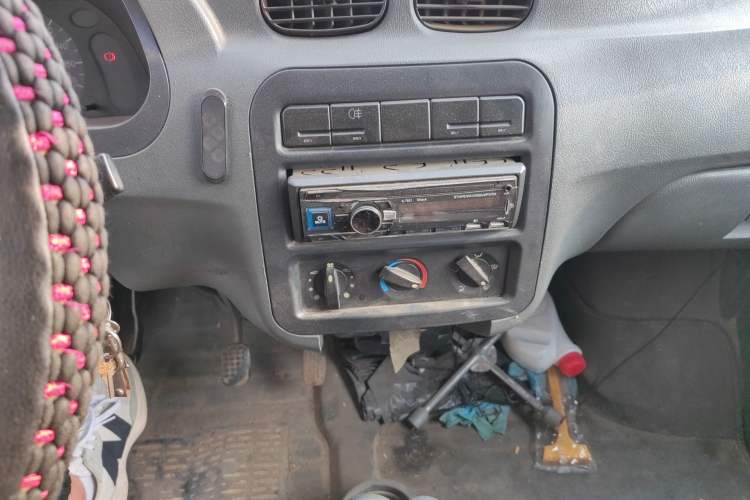 Used Wuling Zhiguang 2010 1.0L New Version Practical Edition with Short Body Audio And AC Panel
