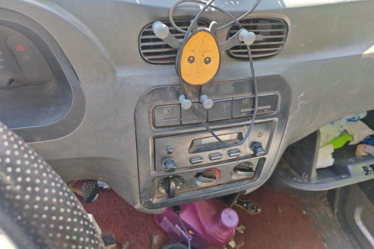 Used Wuling Zhiguang 2010 1.0L New Version Practical Short-Body L2Y Audio And AC Panel